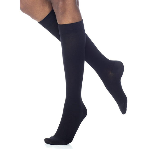 Dynaven Opaque 20-30 mmHg Knee High w/ Silicone Grip Top, Black